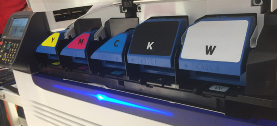Neu: Pro9542 - Drucken mit Weiß, OKI's Schwestermodell zur ebenfalls neuen Pro9541